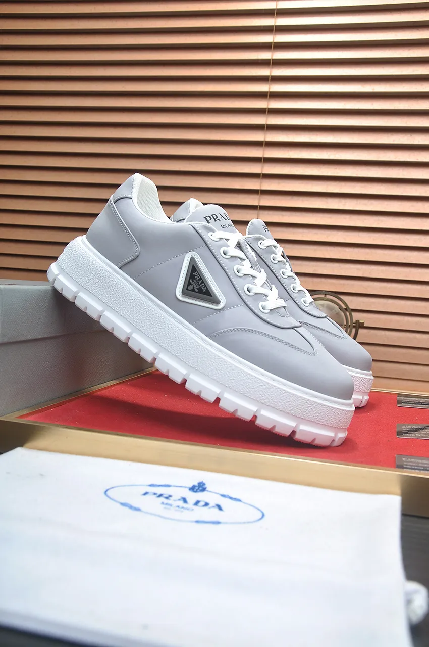 Men's shoes 💰580💶 [PRADA] Top original items, new seasonal styles, high-quality original items, top-grade high-mercerized cowhide combined with original breathable fabric + imported glue, imported stretch fabric inside with original cowhide feet, original thick outsole! Quality guaranteed! Code 38-45 (45 customized)